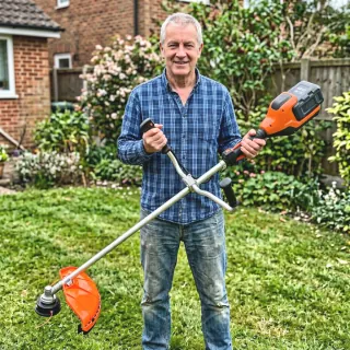 Mark F., professional gardener with 15 years' experience, reviews HyperTrimmer 3000